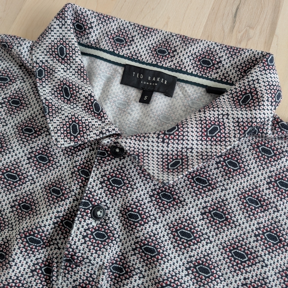 🇬🇧TED BAKER Blue, Red and White Polo Shirt with Intricate Design